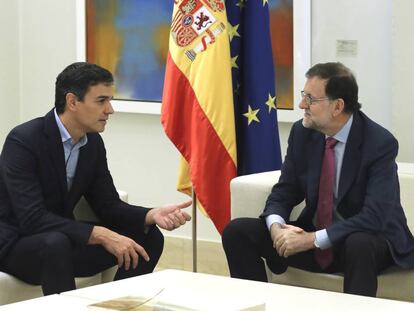 Mariano Rajoy y Pedro Sánchez reunidos en el Palacio de la Moncloa.
