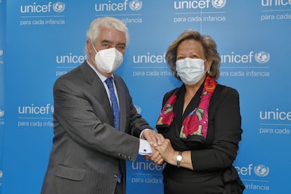 
El sector asegurador ha donado más de 4 millones de euros a Unicef España para financiar la vacunación de más de 2 millones de personas frente al Covid en países vulnerables. La acción, coordinada por Unespa, se ha canalizado a través de Covax. 