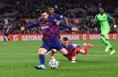 Messi marca el quinto gol del Barcelona. 