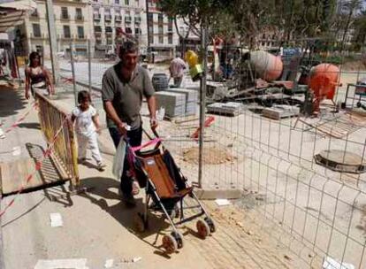 Obras de peatonalización en el centro de Sevilla.