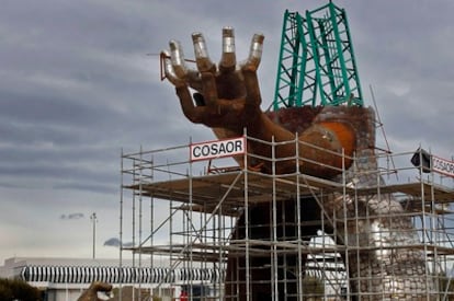 Escultura del artista Juan Ripollés para el aeropuerto de Castellón.