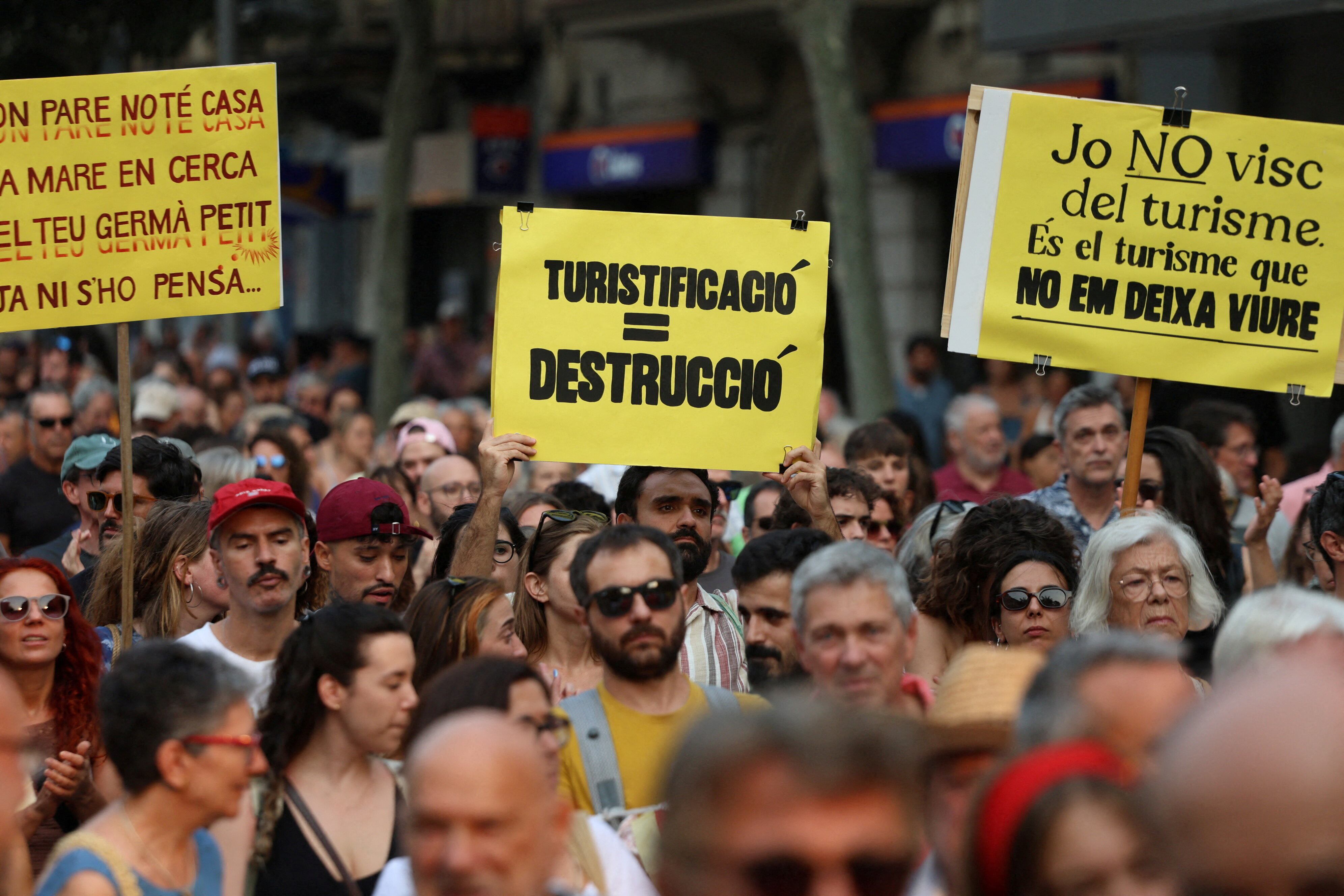 Multitudinaria protesta en Palma contra la masificación turística: “Está todo sobreexplotado”