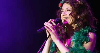 Carmen Paris durante un recital.