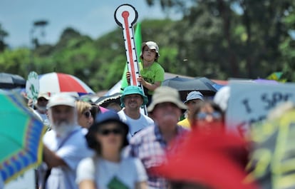 Un total de 147 jefes de Estado y de Gobierno han confirmado su presencia en París, en una capital que ha reforzado su seguridad tras los atentados del 13 de noviembre. En la imagen, manifestación contra el cambio climático en Sidney (Australia).