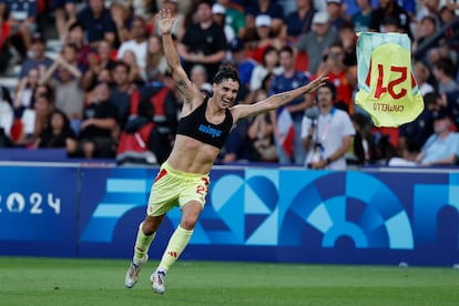 Sergio Camello celebra su segundo gol ante Francia en la prrroga.