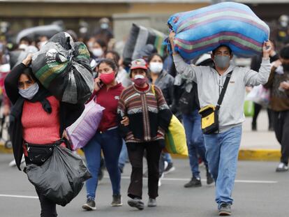 Algunos trabajadores informales, en Perú.