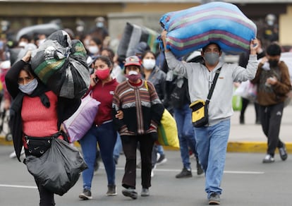 Algunos trabajadores informales, en Perú.