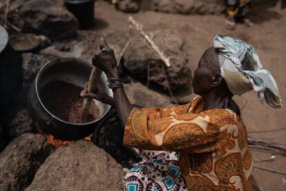 Antes de la crisis mundial del coronavirus, el jabón de karité ya formaba parte de las principales actividades de la economía de los pueblos en las zonas rurales de Burkina Faso, junto al algodón y el ganado. Pero en este momento se ha convertido en un bien vital para luchar contra la covid-19.