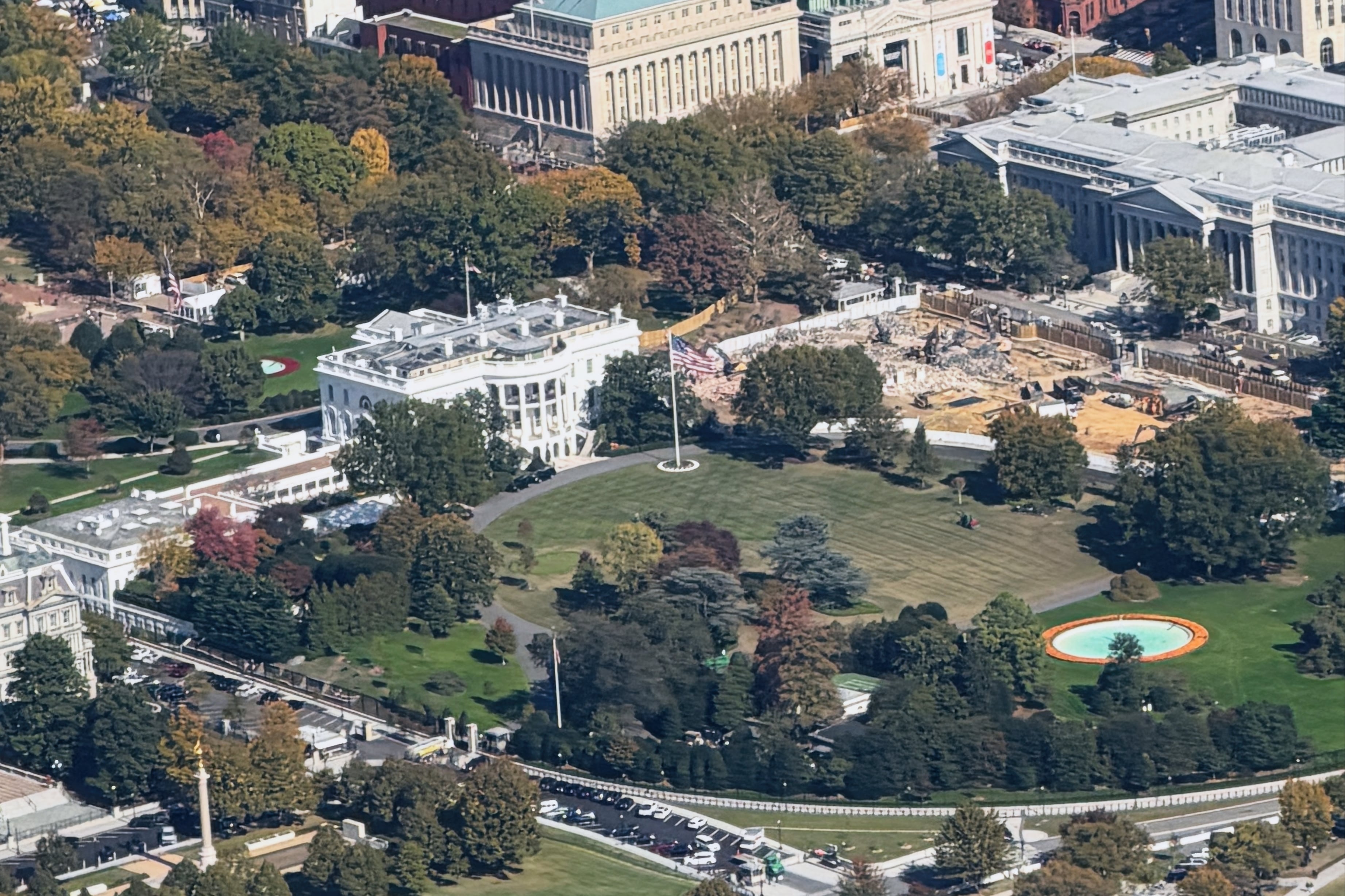 ¿Hay conflicto de intereses o ilegalidad en las obras de Trump en la Casa Blanca?