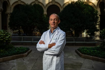 Aleix Prat, director del Instituto de Oncología del Hospital Clinic de Barcelona, en la Facultad de Medicina, este octubre.