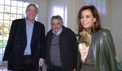 Cristina Fern&aacute;ndez de Kirchner, Jose Mujica y Nestor Kirchner, en 2008.