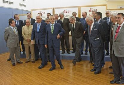 Jos&eacute; Antonio Gri&ntilde;&aacute;n, ayer, con los empresarios.