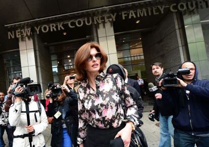 La supermodelo Linda Evangelista, a su salida del juzgado de Nueva York, el 3 de mayo de 2012.