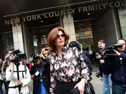 La supermodelo Linda Evangelista, a su salida del juzgado de Nueva York, el 3 de mayo de 2012.