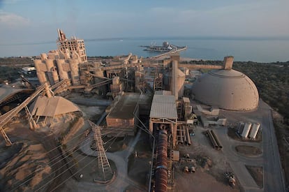 Fábrica de cemento de Cemex en Alcanar (Tarragona).