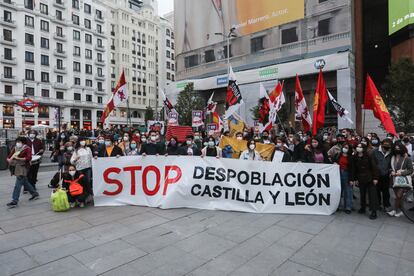Dvd 1050 23/4/21 
Concentración festiva en la Plaza de Callao para protestar contra la despoblación de Castilla y León.
KIKE PARA.