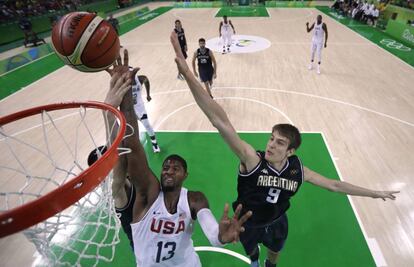 Paul George encesta ante la marca argentina.