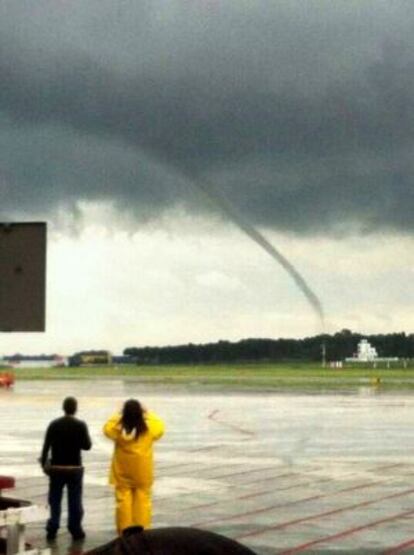 Tornado junto al aeropuerto de Málaga.
