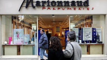 Fachada de una perfumería de la cadena Marionnaud en París,