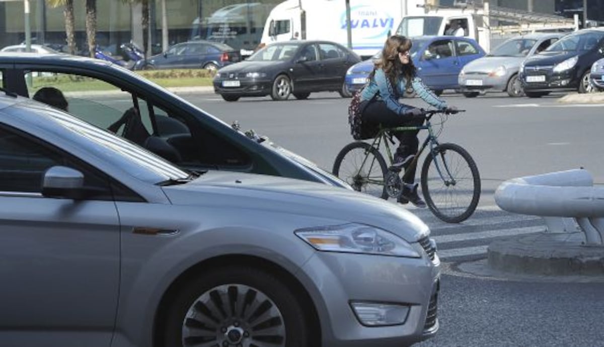 Muere una ciclista atropellada por un coche en Valencia | Noticias de ...