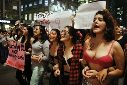 Mulheres marcham em S&atilde;o Paulo. 