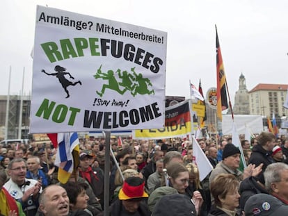 Manifestantes del movimiento Pegida (Patriotas Europeos contra la Islamización de Occidente), el pasado 11 de abril en Dresde.