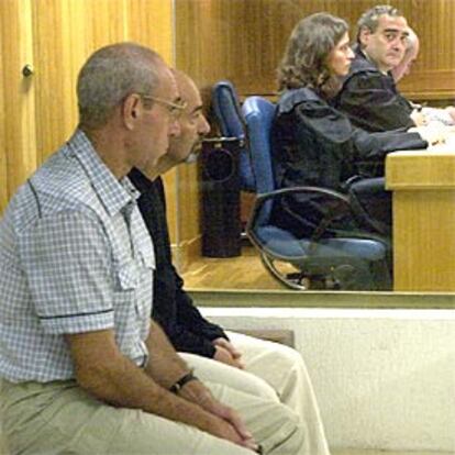 Santi Potros (izquierda) y Rafael Caride, ayer, en el juicio.
