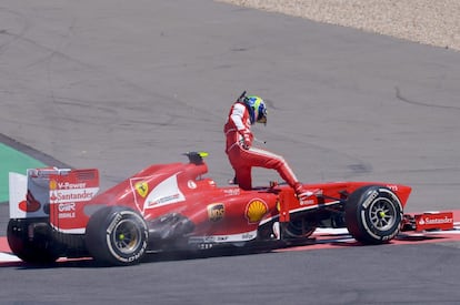 Massa abandona su Ferrari tras quedarse parado.