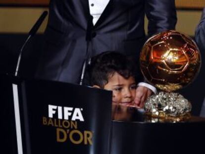 Cristiano, tras recibir el Balón de Oro 2013.