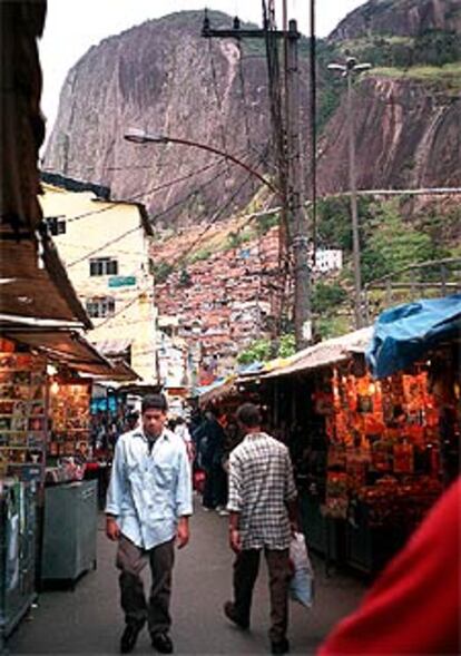 Una calle de la favela Rosinha, en Río de Janeiro.