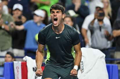 Alcaraz celebra una sufrida victoria ante Hubert Hurkacz y ya se encuentra en los cuartos de final de Canadá