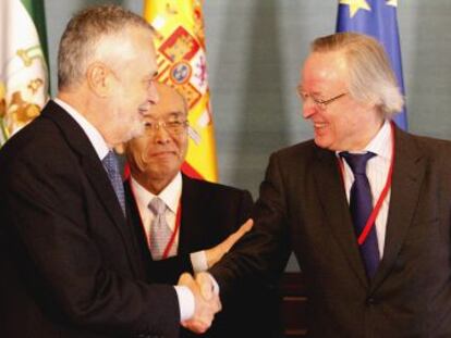 El presidente andaluz, José Antonio Griñán, recibió ayer al presidente del comité de cooperación empresarial hispano-japonés, Mikio Sasaki, así como a los copresidentes del foro España-Japón, Shinichi Yokoyama y Josep Piqué, quienes apoyaron el acuerdo de libre comercio con la Unión Europea. El Foro España-Japón se clausura hoy en Sevilla