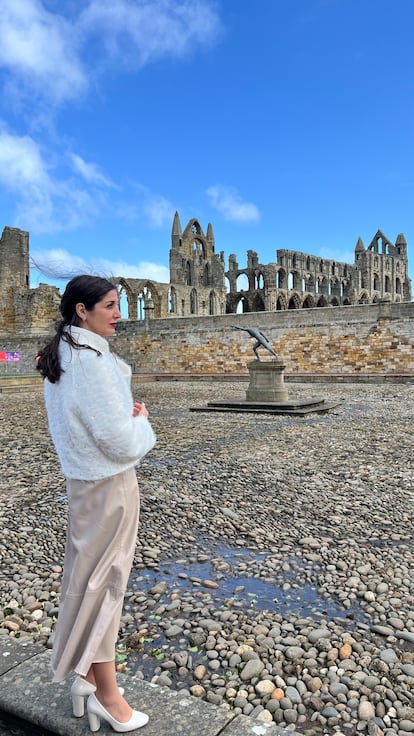 Espido Freire en la Abadía de Whitby.