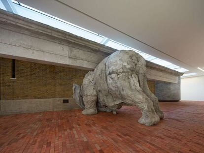 'Today We Reboot The Planet' (2013), de Adrián Villar Rojas, en la Serpentine Gallery.