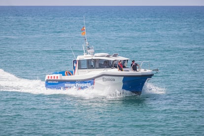 Agentes de la Unidad de Policía Marítima de los Mossos d'Esquadra.