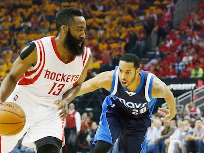 Harden, perseguido por Harris.