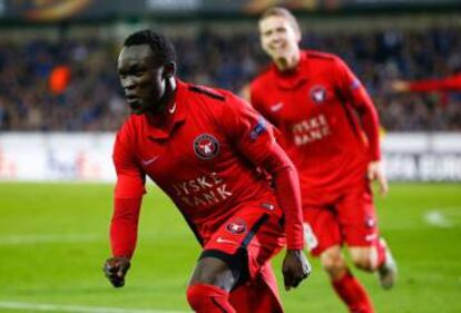 Pione Sisto celebra un gol ante el Manchester United en la pasada Europa League.