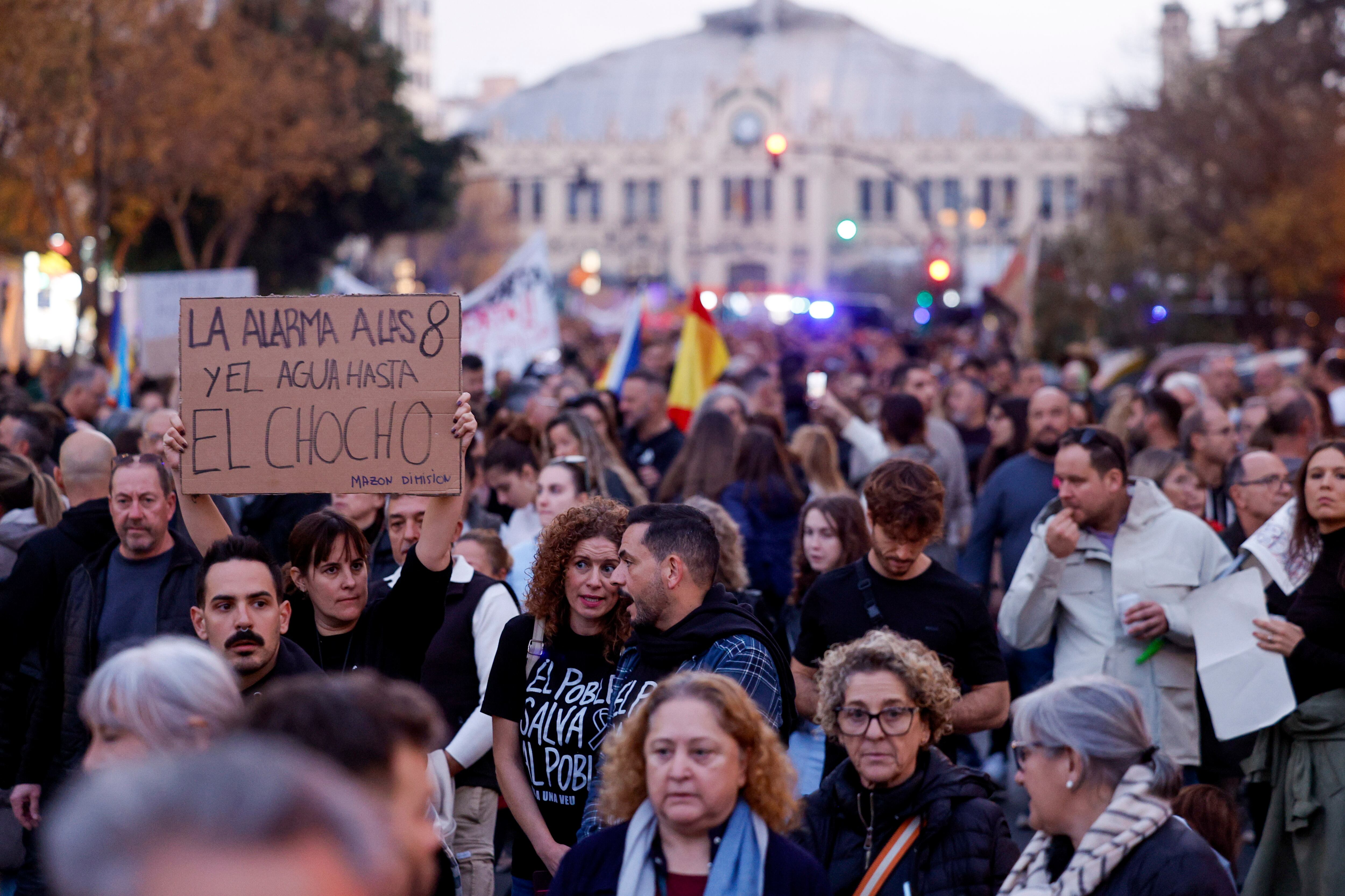 Miles de personas se manifiestan contra la gestión del presidente Mazón en la dana: “Ni olvido ni perdón”