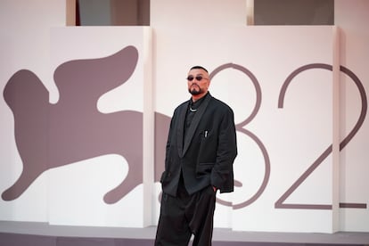 El rapero Guè posa durante la alfombra roja a su llegada al 82º Festival de Cine de Venecia, este miércoles.