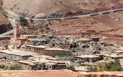 Vista general del pueblo de Tagadirt, con la mayoría de sus casas derruidas tras el terremoto del viernes pasado.
