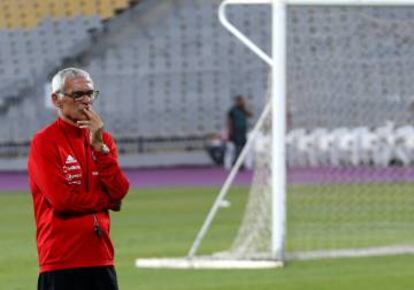 Héctor Cúper durante el último entrenamiento de Egipto.