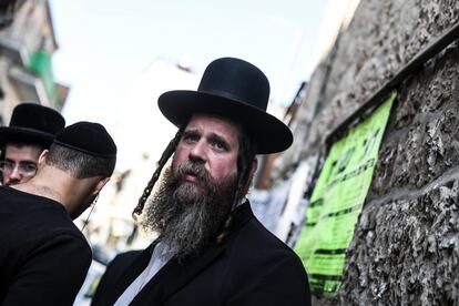 Un ultraortodoxo en una calle del barrio de Mea Shearim de Jerusalén, el 5 de noviembre.