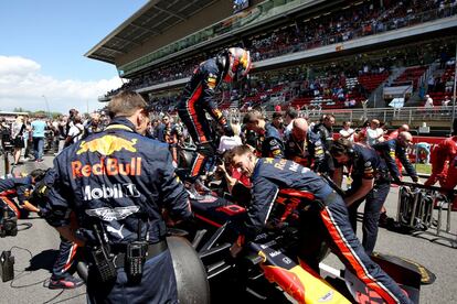 Pierre Gasly de Red Bull minutos antes del comienzo del Gran Premio de España.