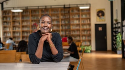 Angela Wachuka, cofundadora de Book Bunk, en la biblioteca de Eastlands (Nairobi) el 13 de junio.