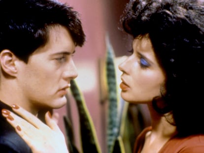 Así como la respuesta sexual decae con los años, al deseo le ocurre todo lo contrario. En la imagen, Kyle MacLachlan e Isabella Rossellini, en la película 'Terciopelo azul'.