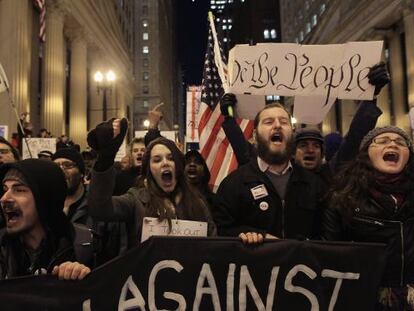 Manifestación en Chicago de los miembros del movimiento Occupy Chicago y Stand Up Chicago en noviembre de 2011.