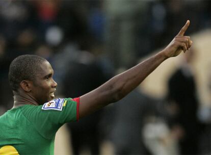 Eto&#39;o festeja su gol a Marruecos.