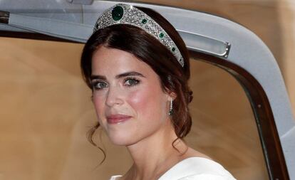 Eugenia de York, con la tiara Greville Kokoshnik, a su llegada a la boda.