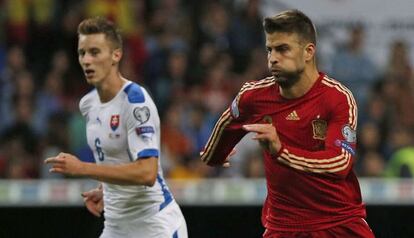 Piqué en el partido frente a Eslovaquia.