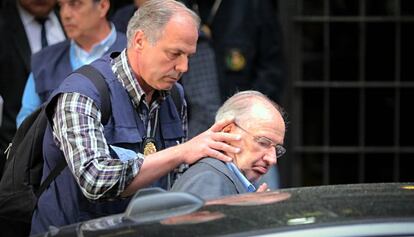 El exministro Rodrigo Rato, durante su detenci&oacute;n. 